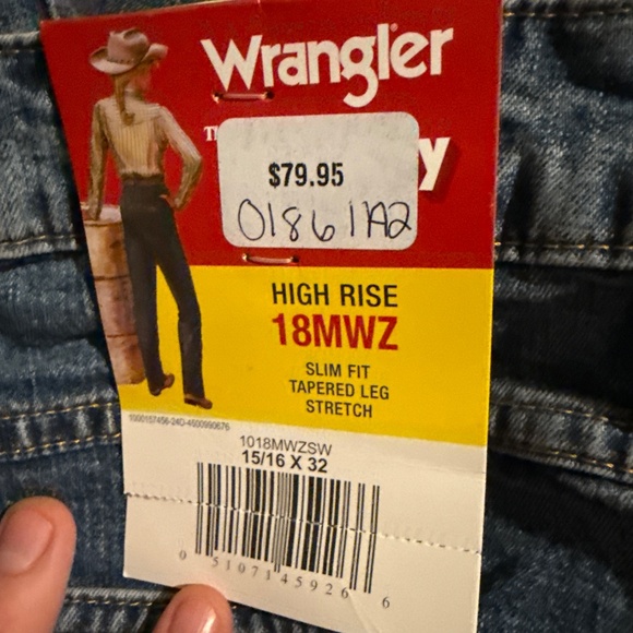Women’s wrangler jeans - Picture 3 of 3